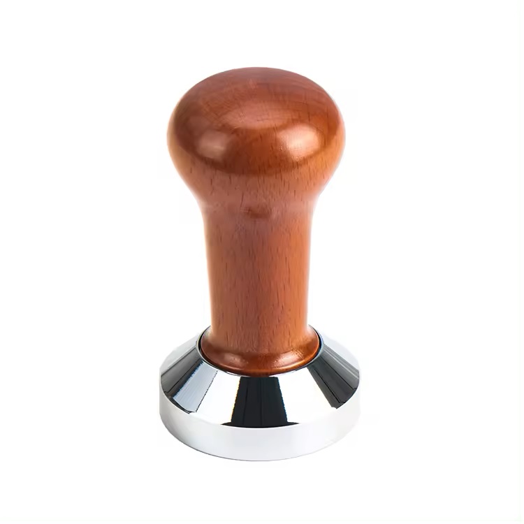 23-4091 TAMPER ΙΝΟΧ 18/10 Ø 5,8CM x 9CM ΜΕ ΞΥΛΙΝΟ ΧΕΡΟΥΛΙ - Image 1
